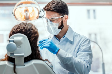 dentysta i pacjent